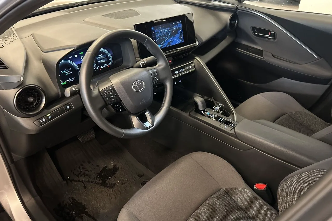 Vehicle image 10