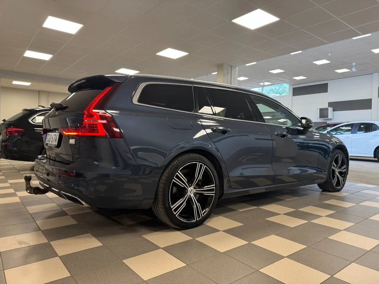 Vehicle image 4