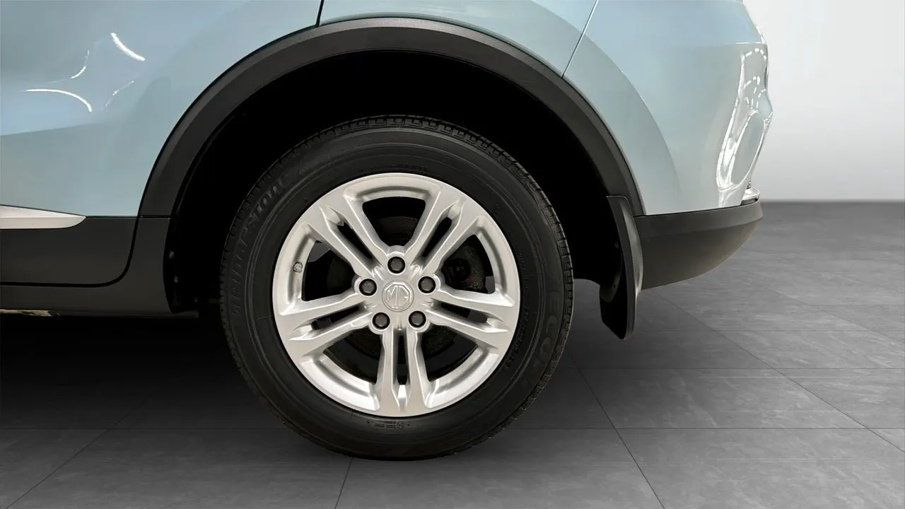 Vehicle image 8