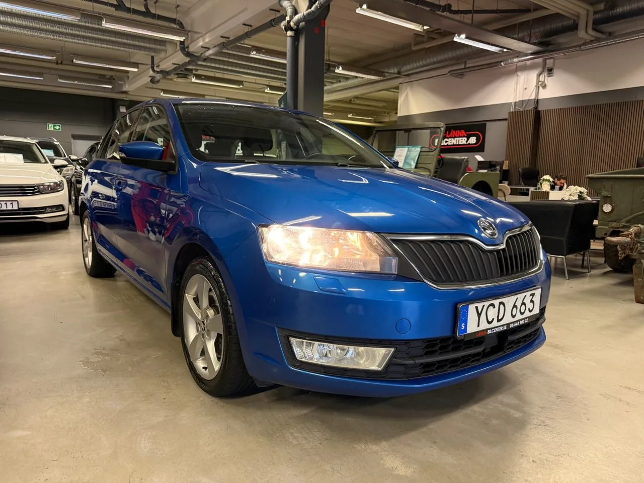 Vehicle image 4