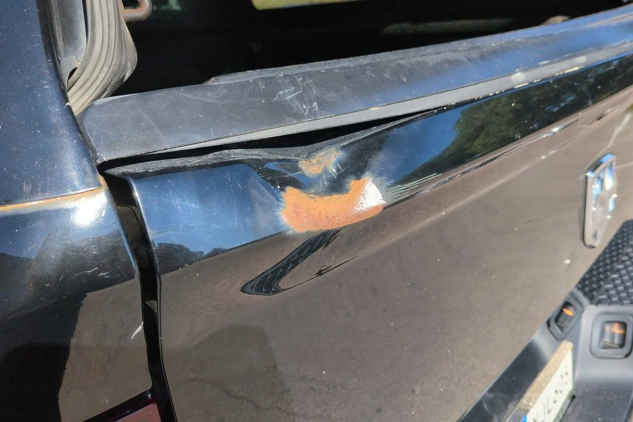 Vehicle image 16