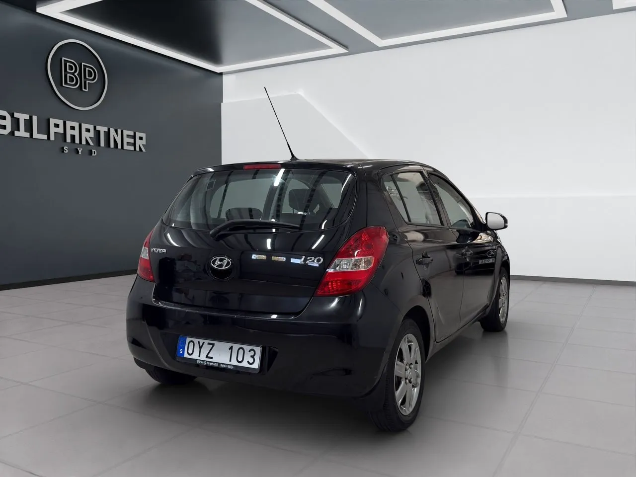 Vehicle image 6
