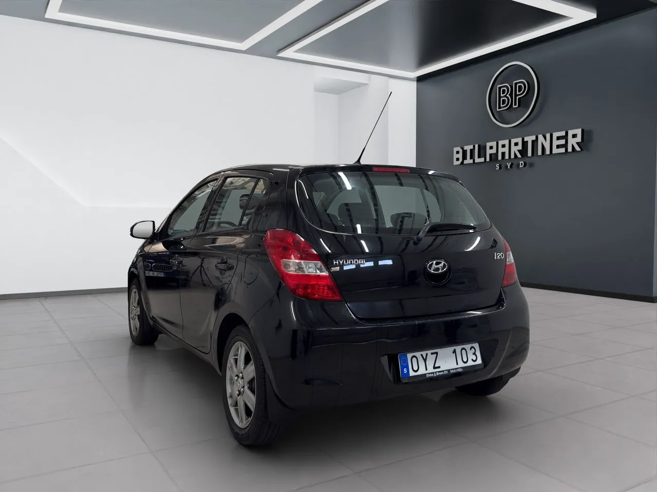 Vehicle image 5