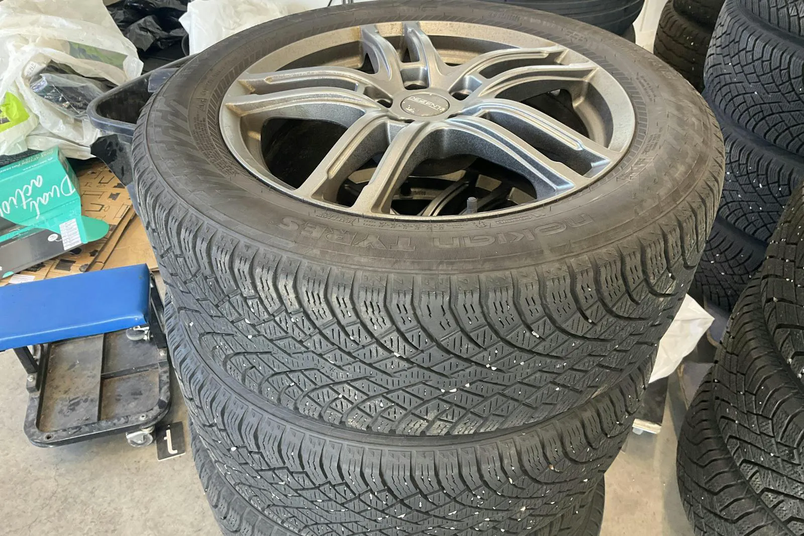 Vehicle image 16