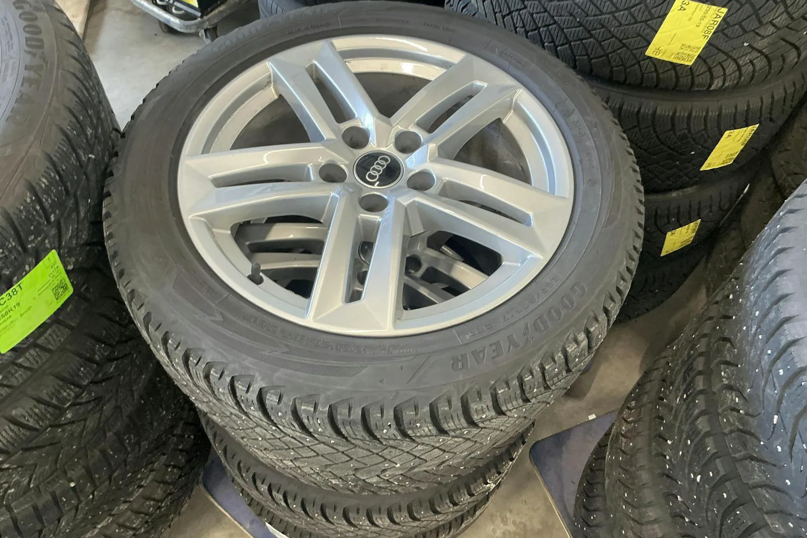 Vehicle image 13