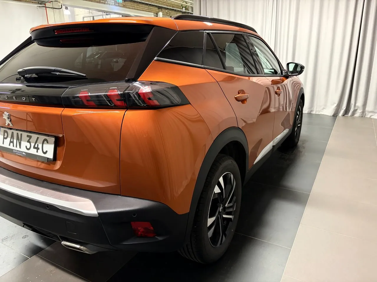 Vehicle image 3