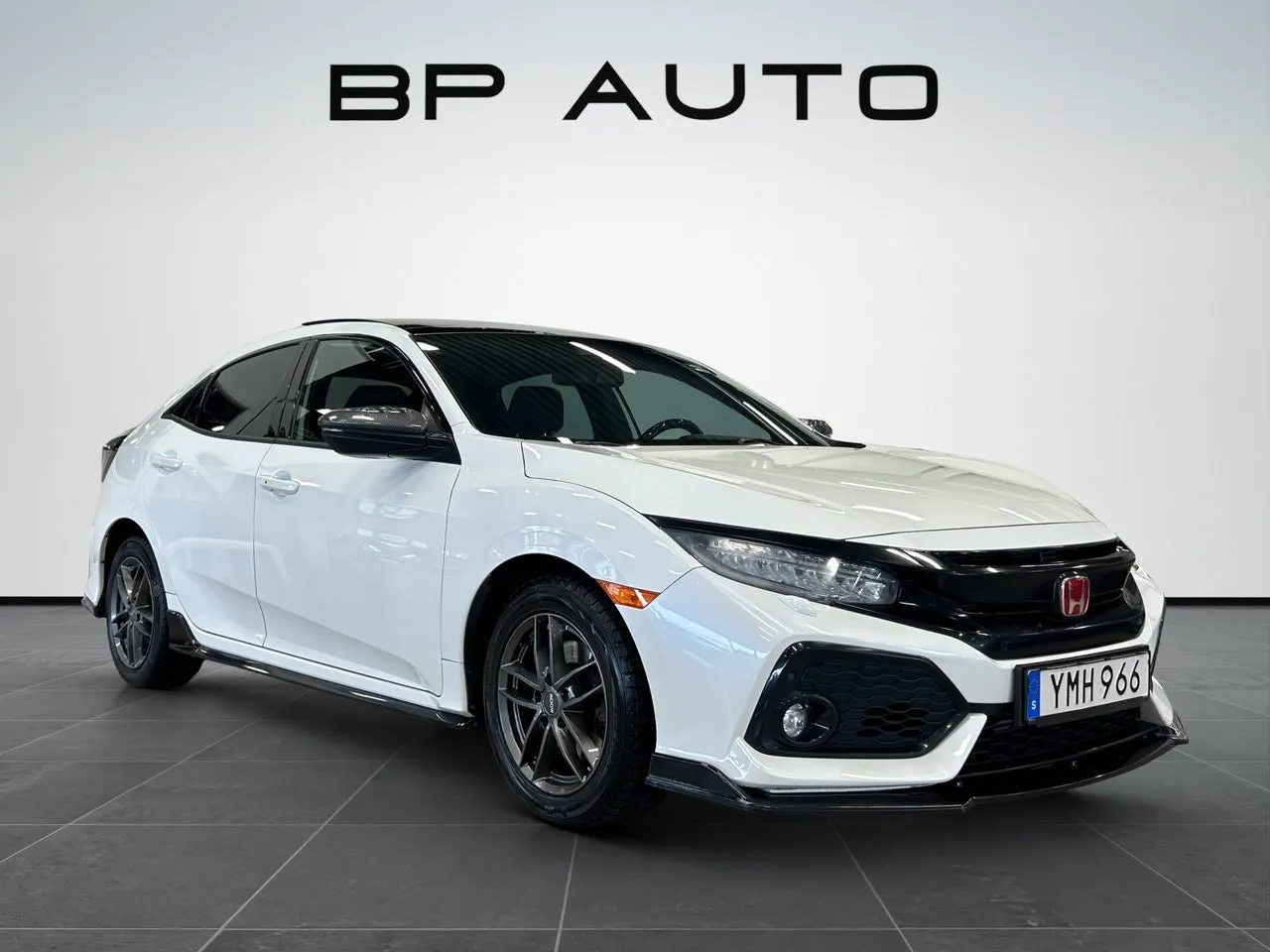 Vehicle image 7