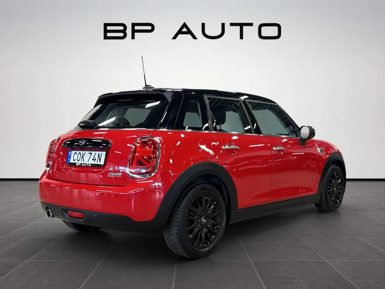 Vehicle image 5
