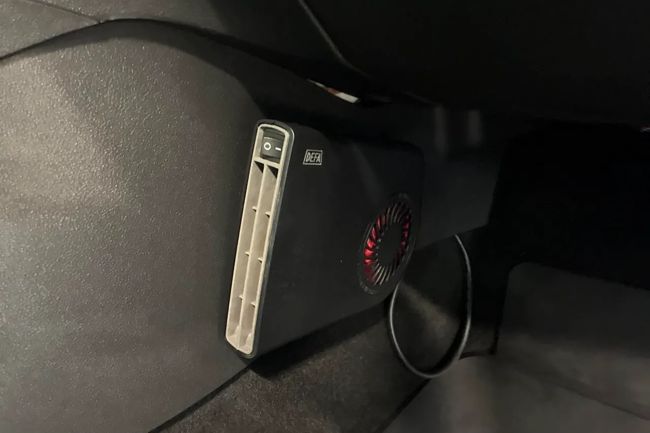 Vehicle image 18