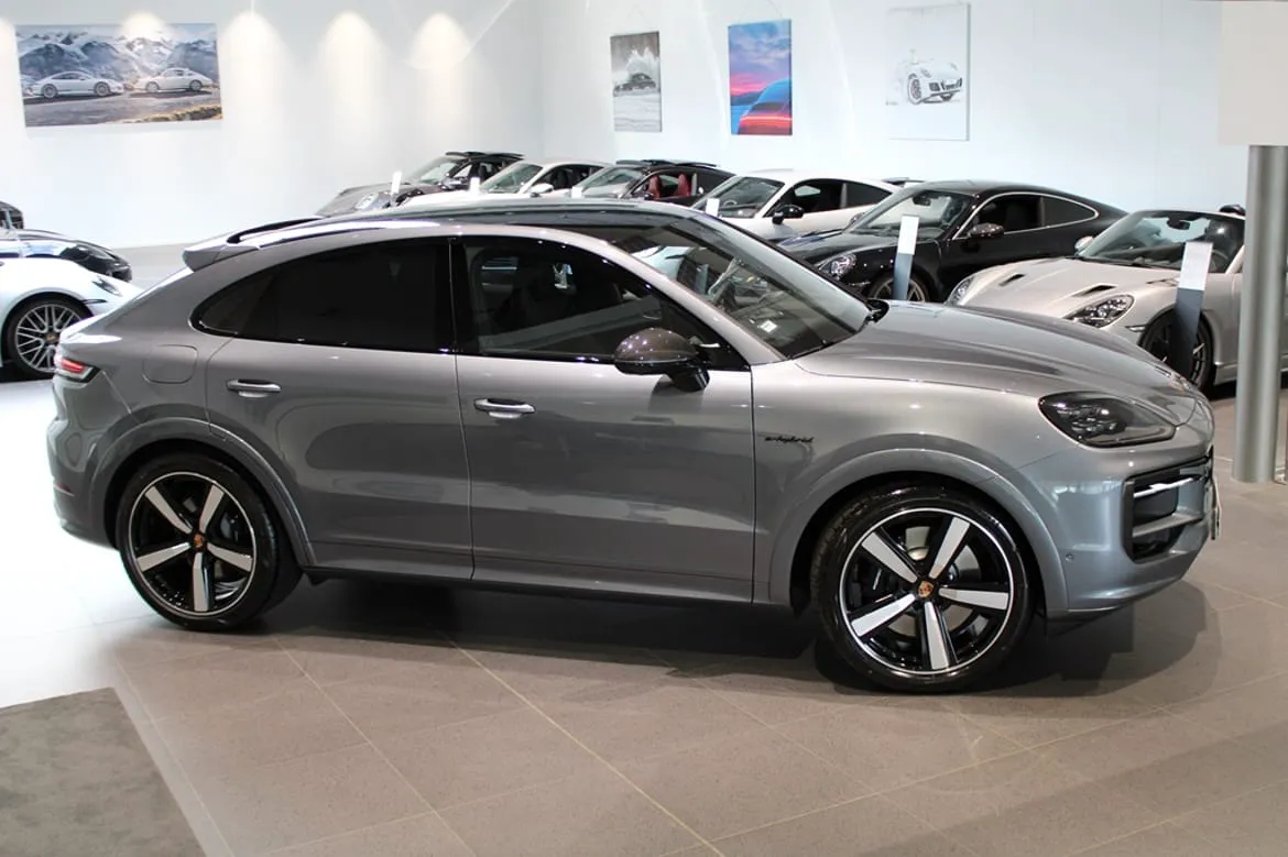 Vehicle image 9