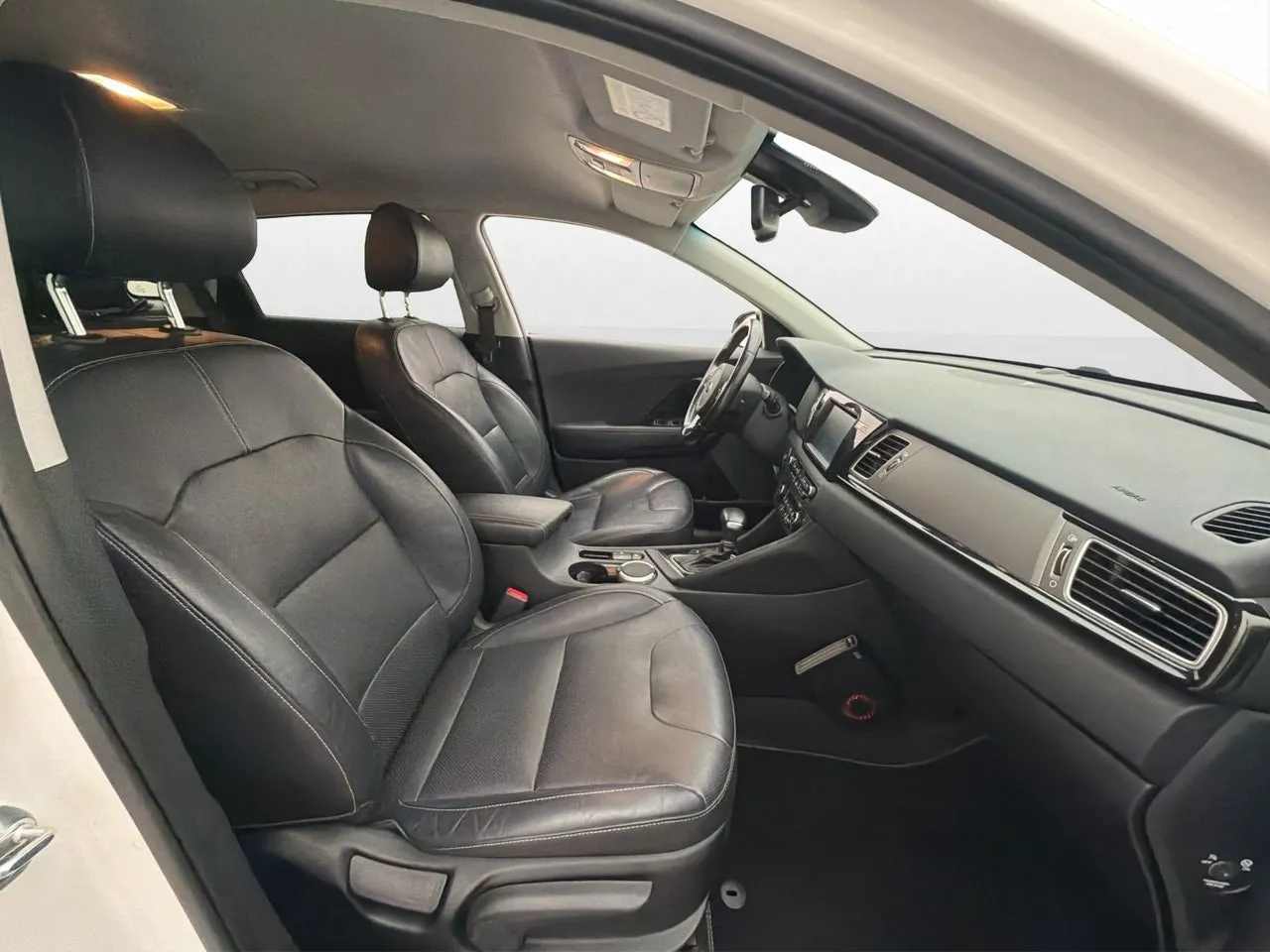 Vehicle image 16