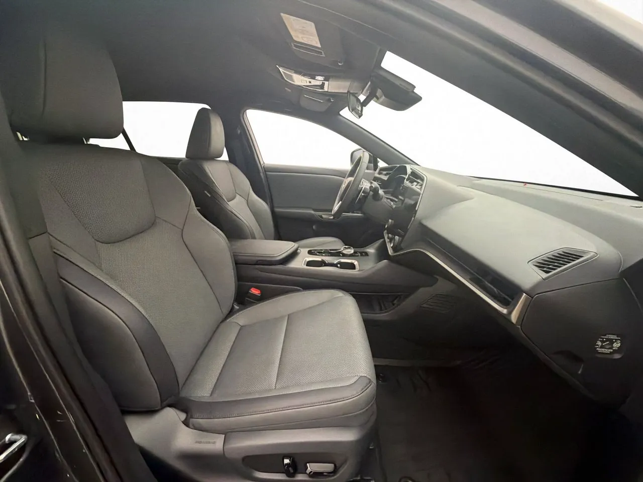 Vehicle image 16