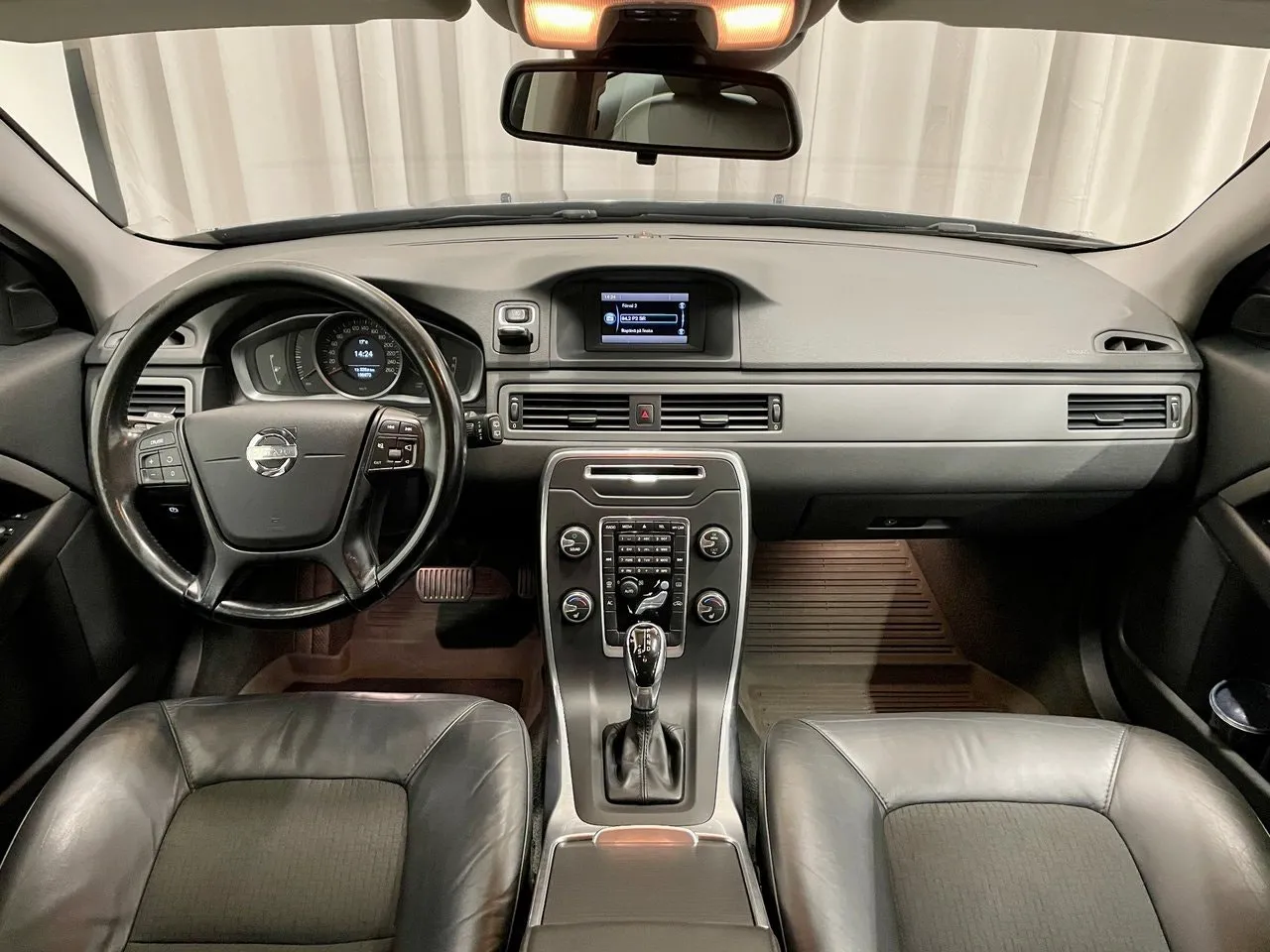 Vehicle image 14
