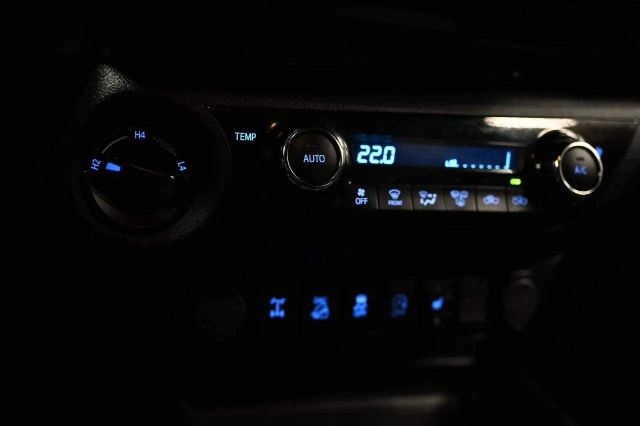 Vehicle image 24