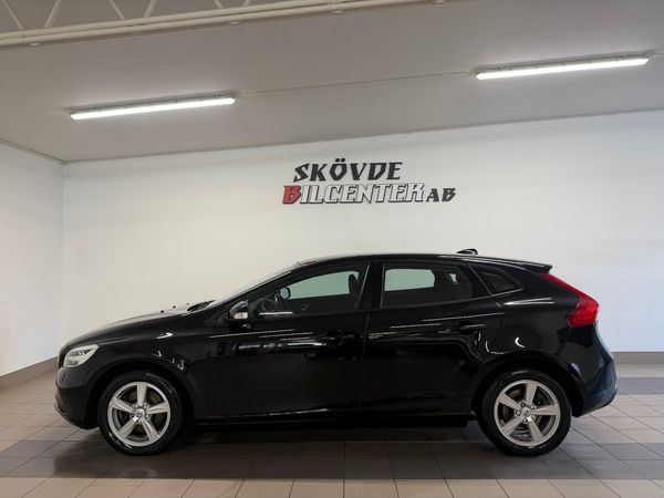 Volvo V40 T2 Business/Facelift/8200Mil/1-Ägare//Nyservad/VOC - 2017
