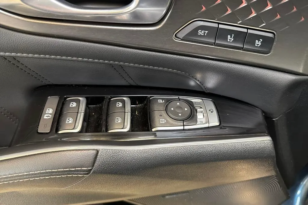 Vehicle image 24