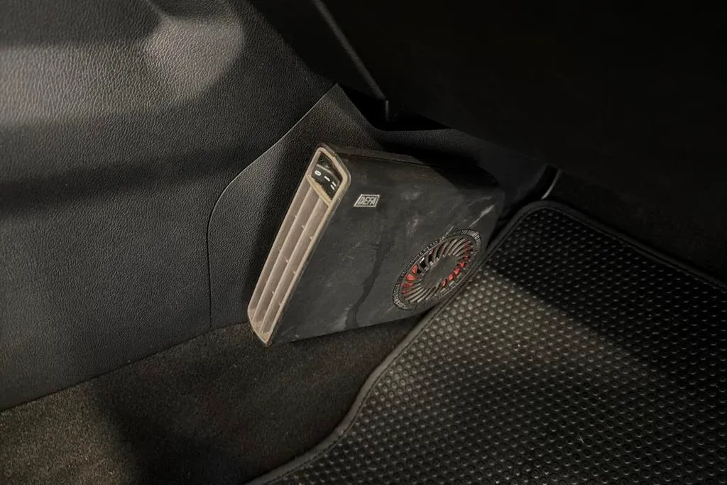 Vehicle image 22
