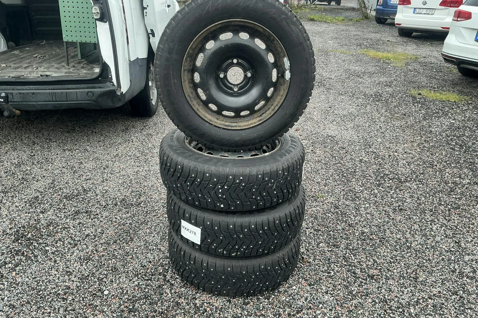 Vehicle image 13