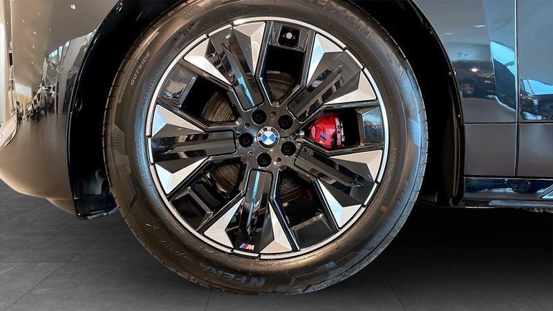 BMW iX bild 9