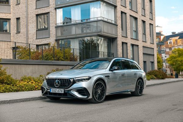 Mercedes E53 AMG HYBRID 4MATIC+ Premium Plus HUD Pano MOMS - 2026