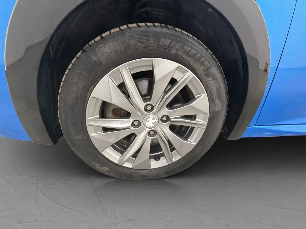 Vehicle image 33