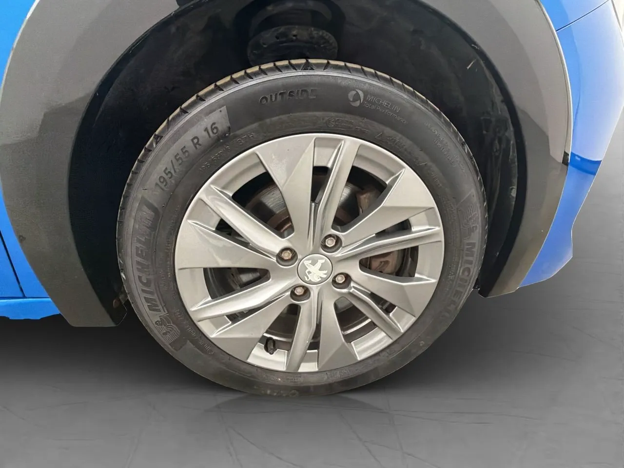 Vehicle image 36