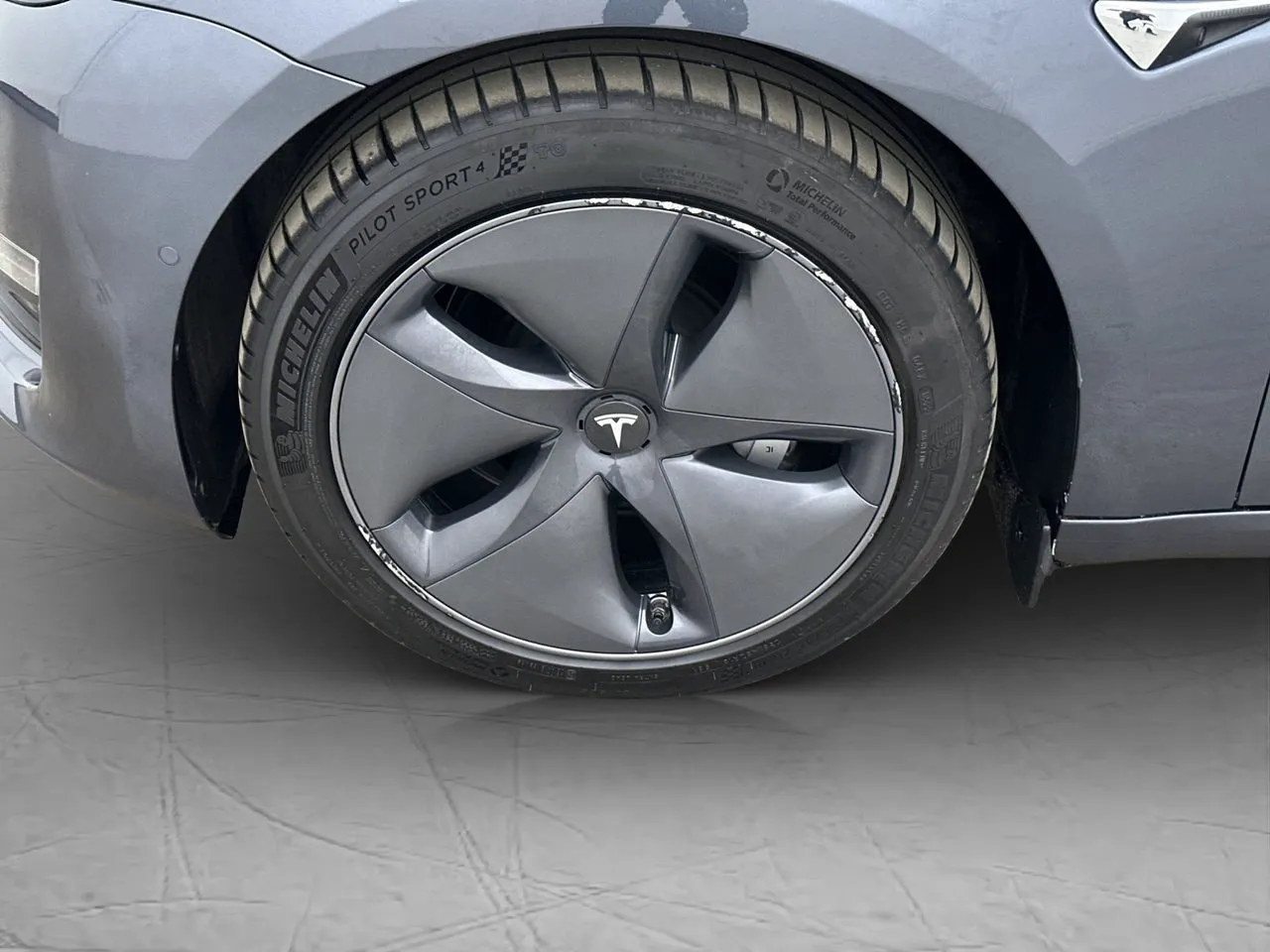 Vehicle image 33