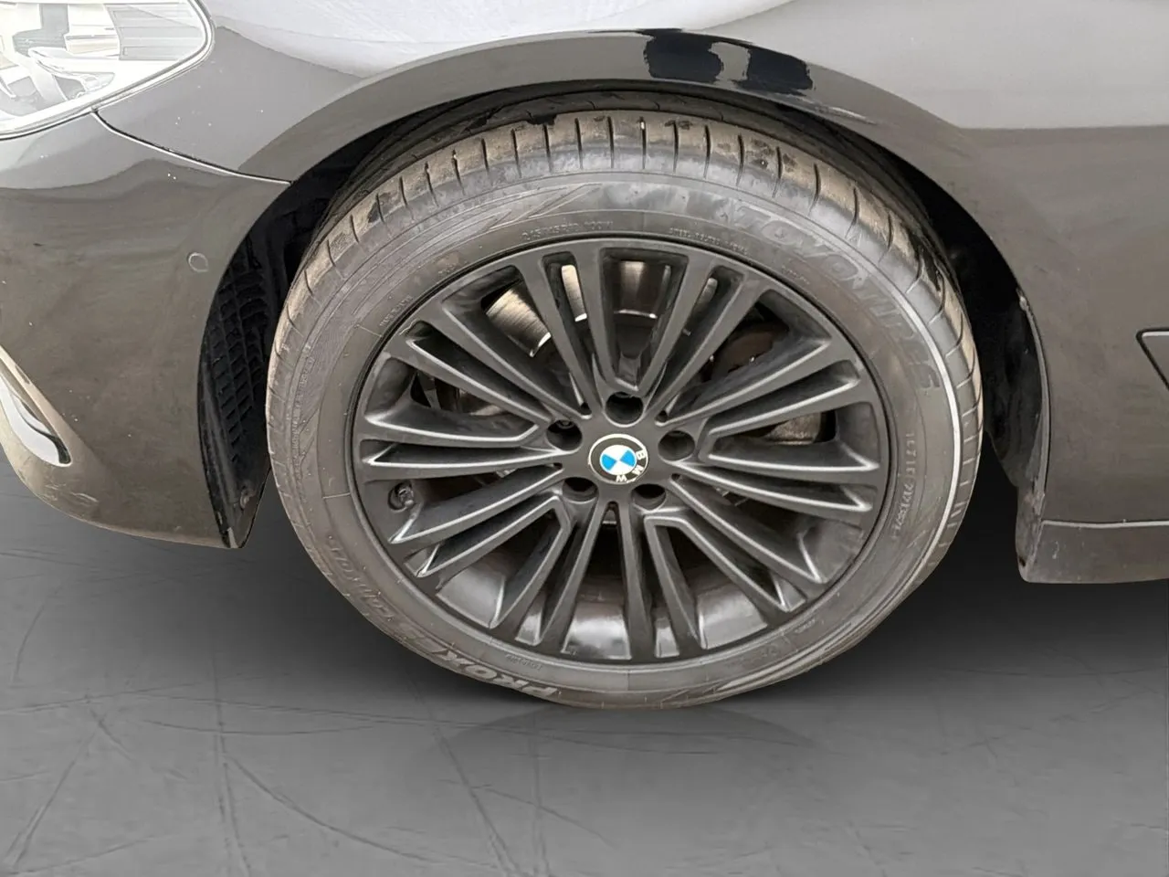 Vehicle image 32