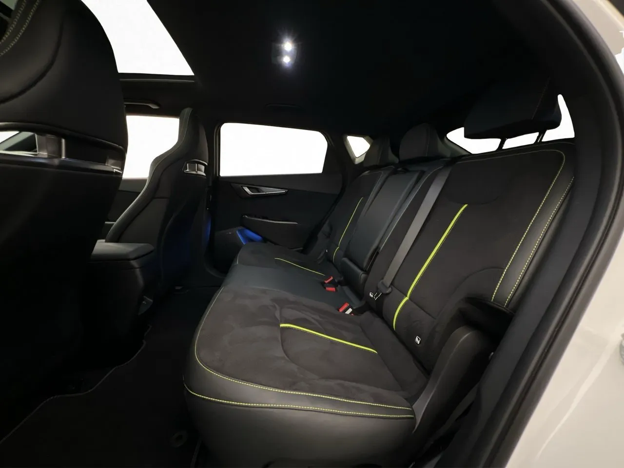 Vehicle image 34