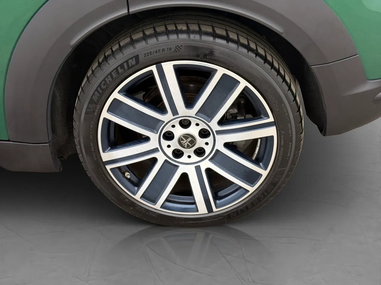 Vehicle image 35