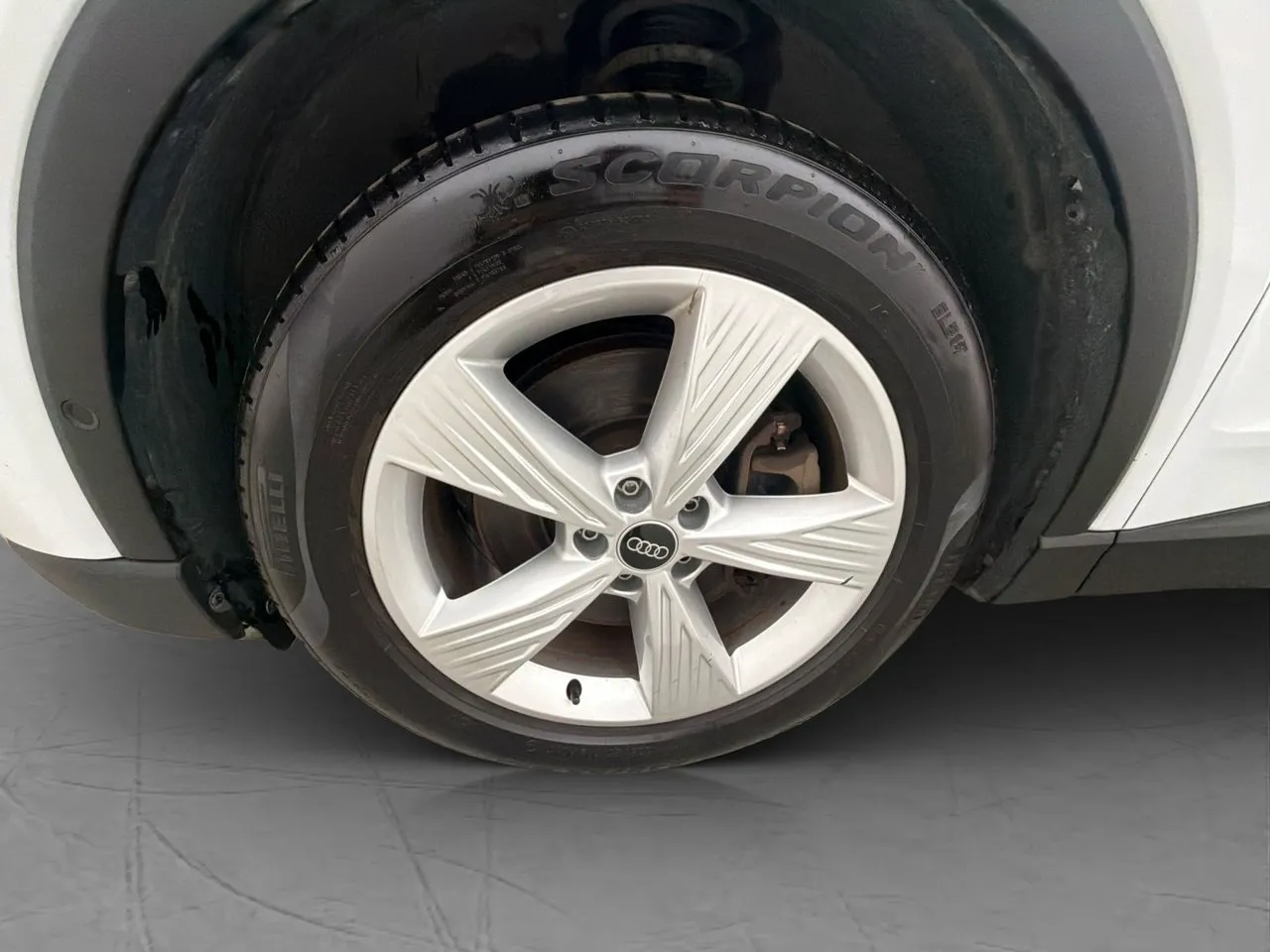 Vehicle image 33