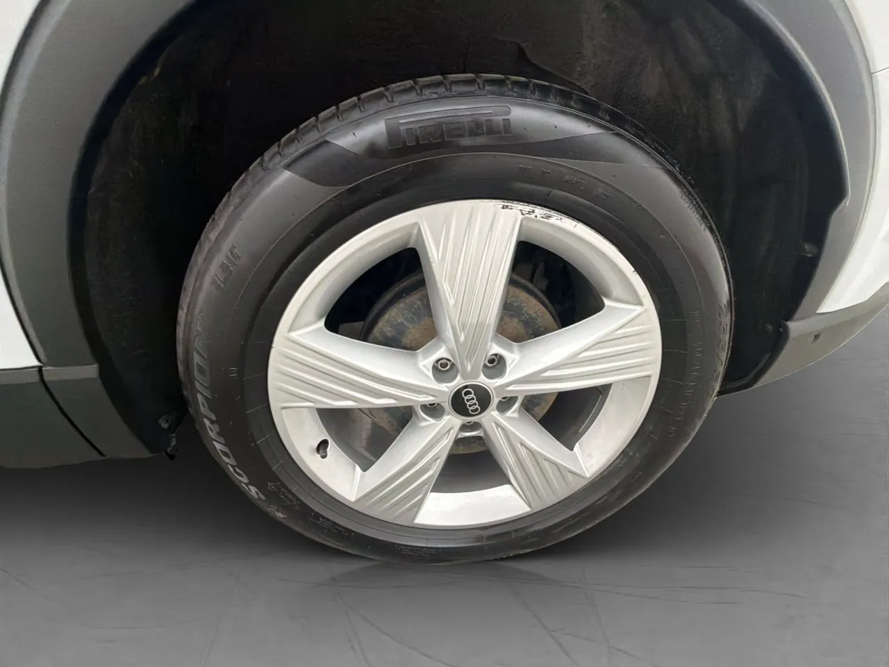 Vehicle image 32