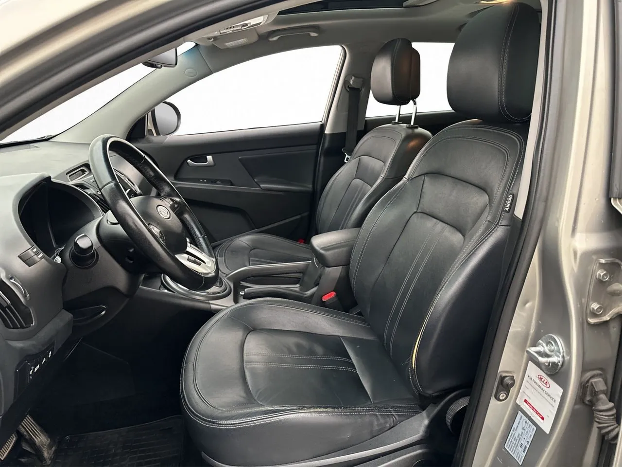 Vehicle image 10
