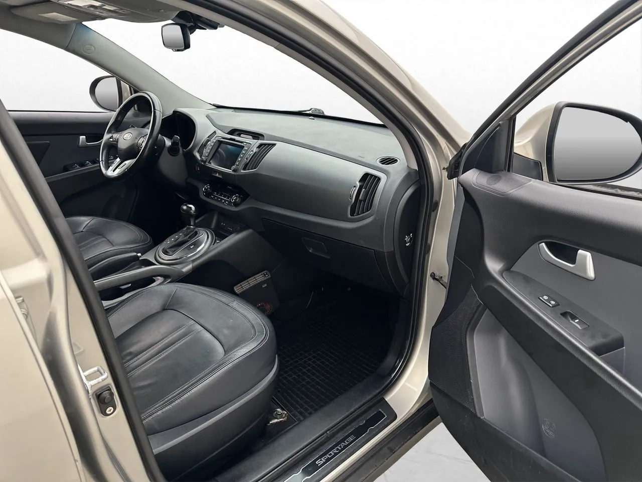Vehicle image 25