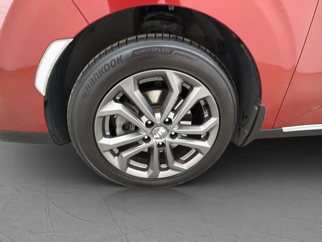 Vehicle image 32