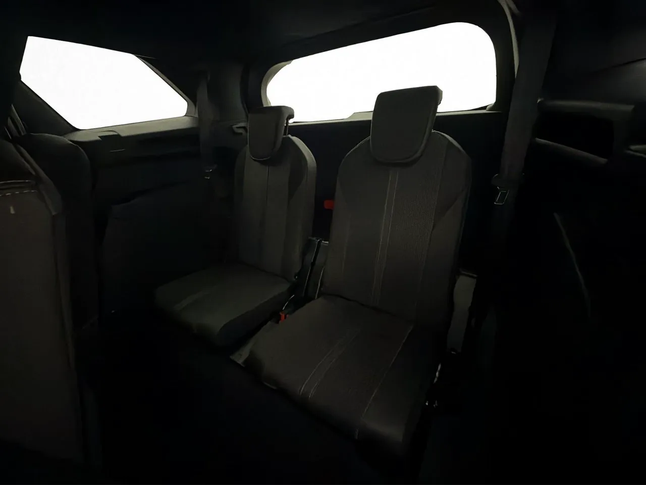 Vehicle image 32