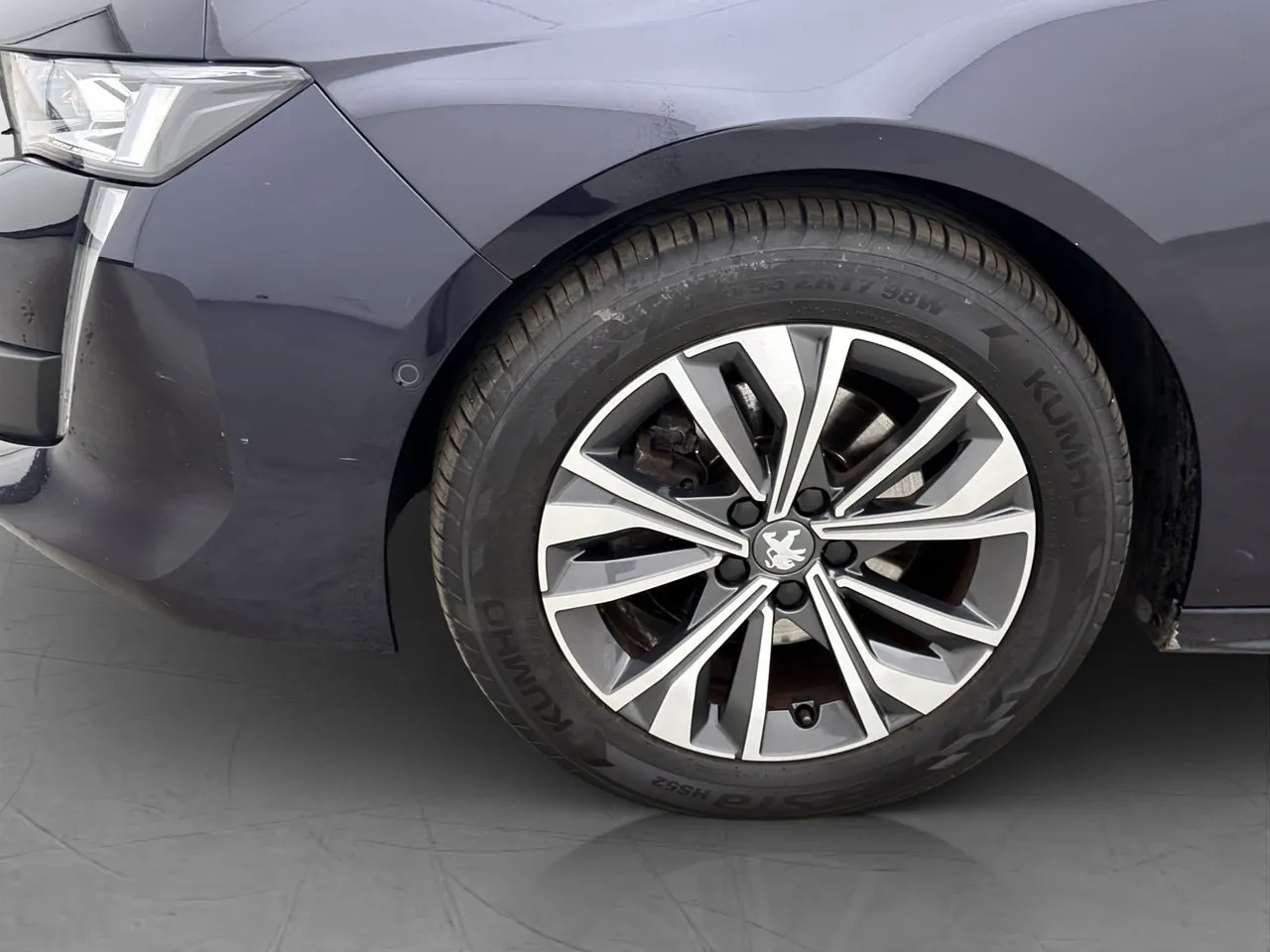 Vehicle image 30