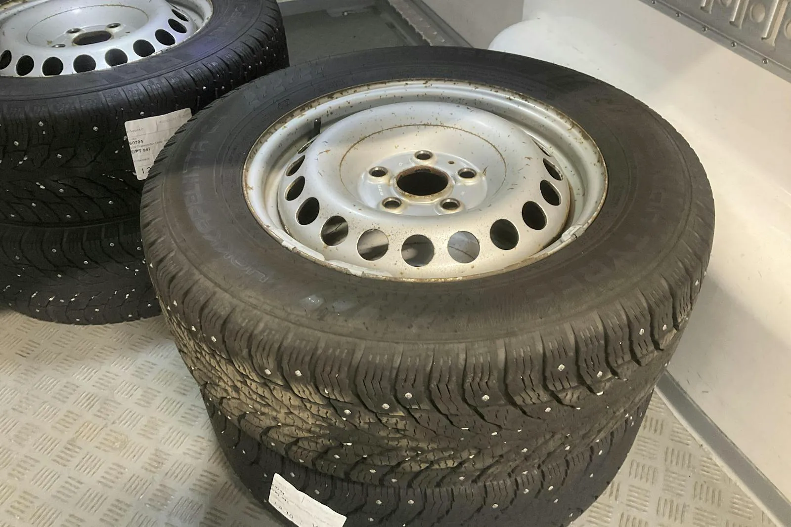 Vehicle image 15