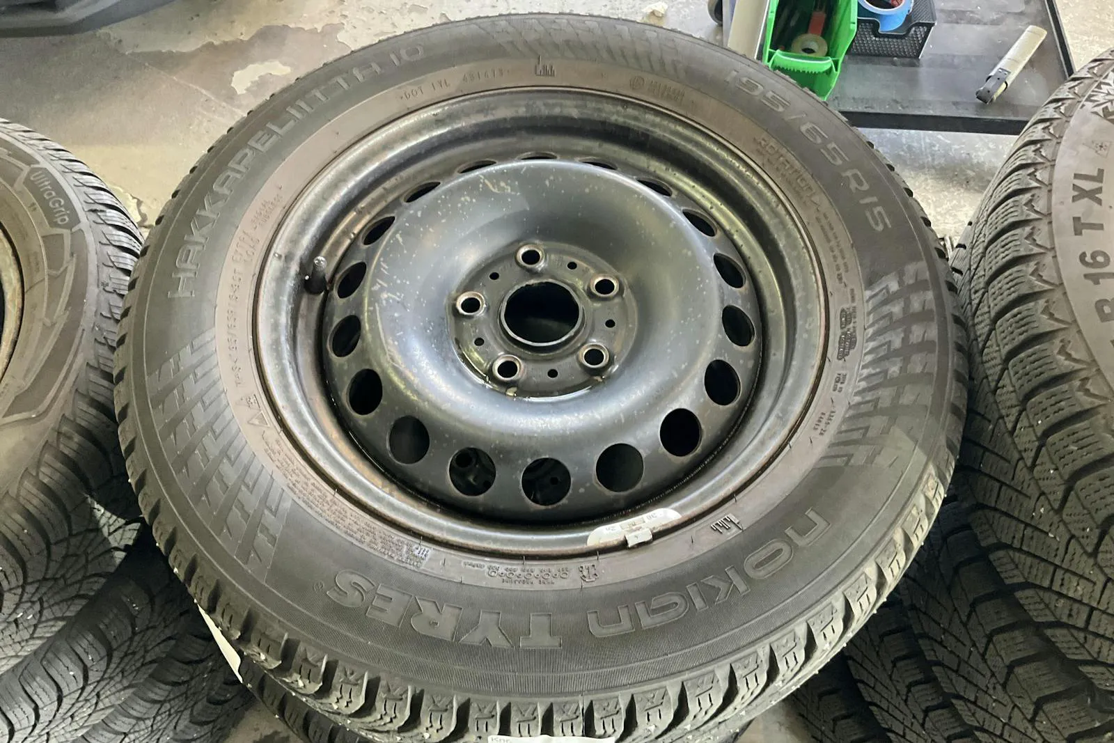 Vehicle image 11