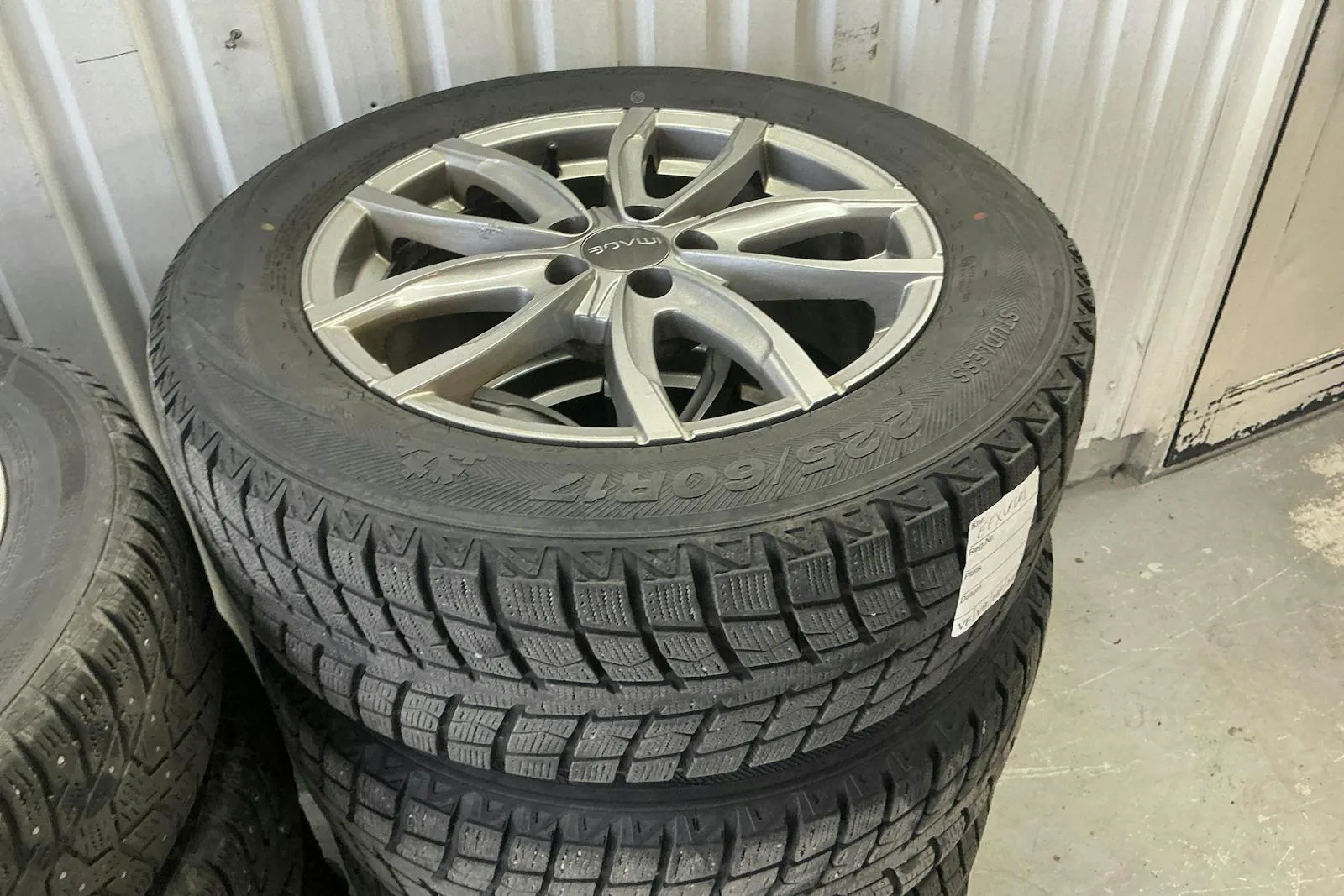 Vehicle image 14