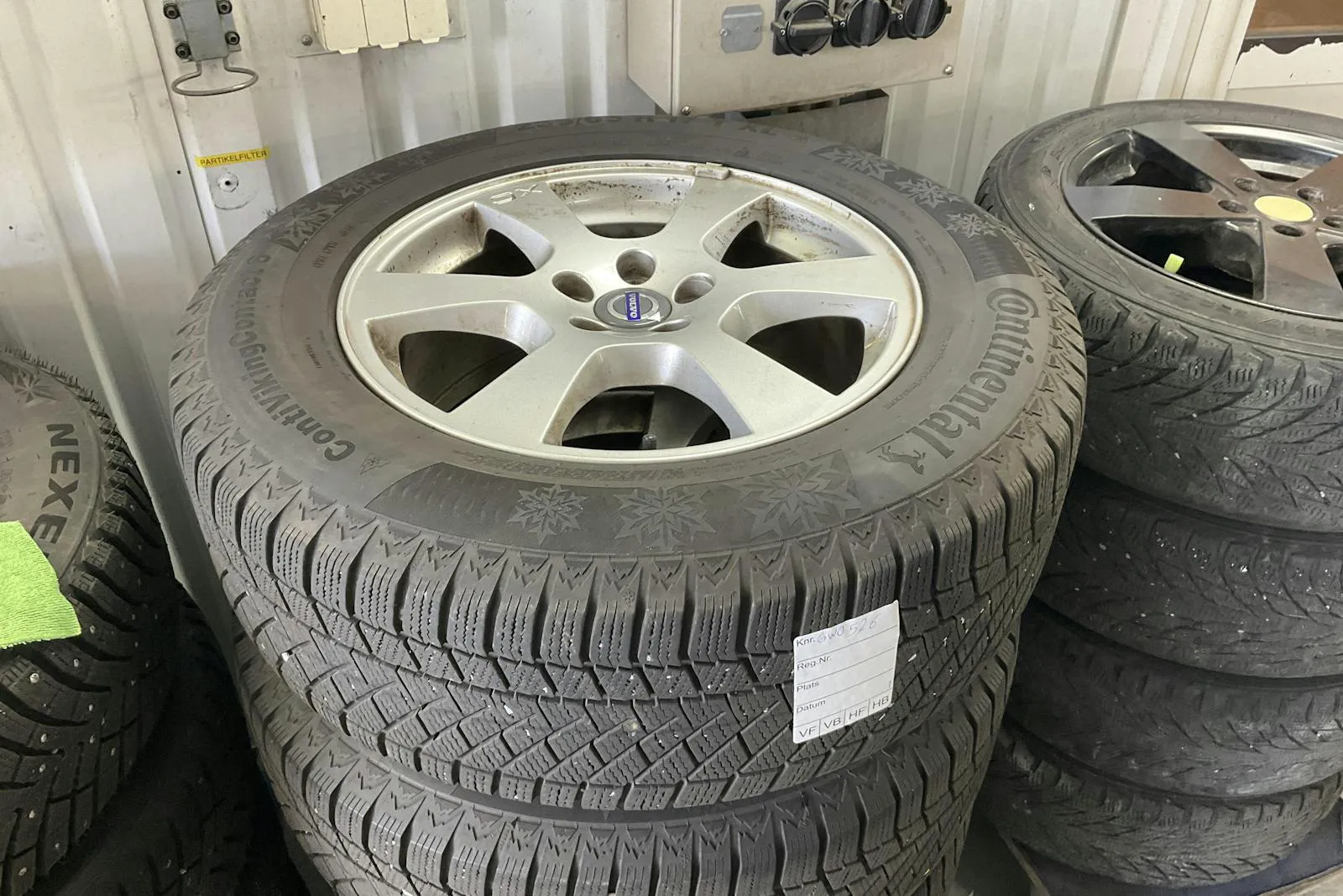Vehicle image 10