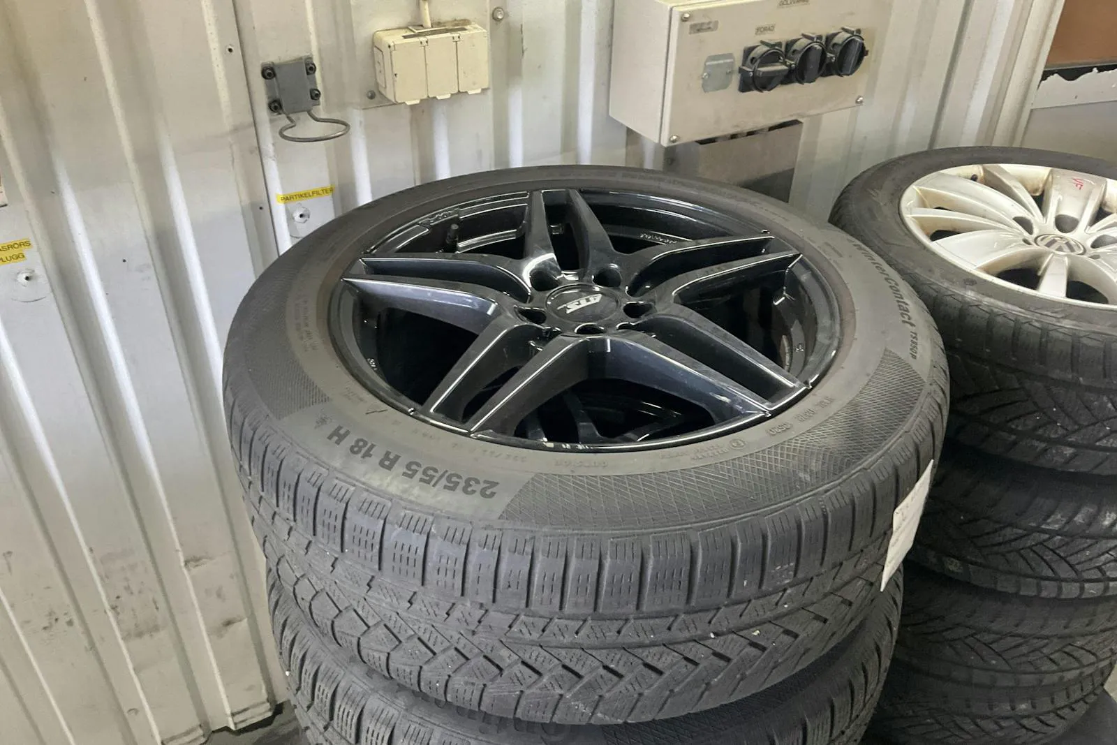 Vehicle image 14