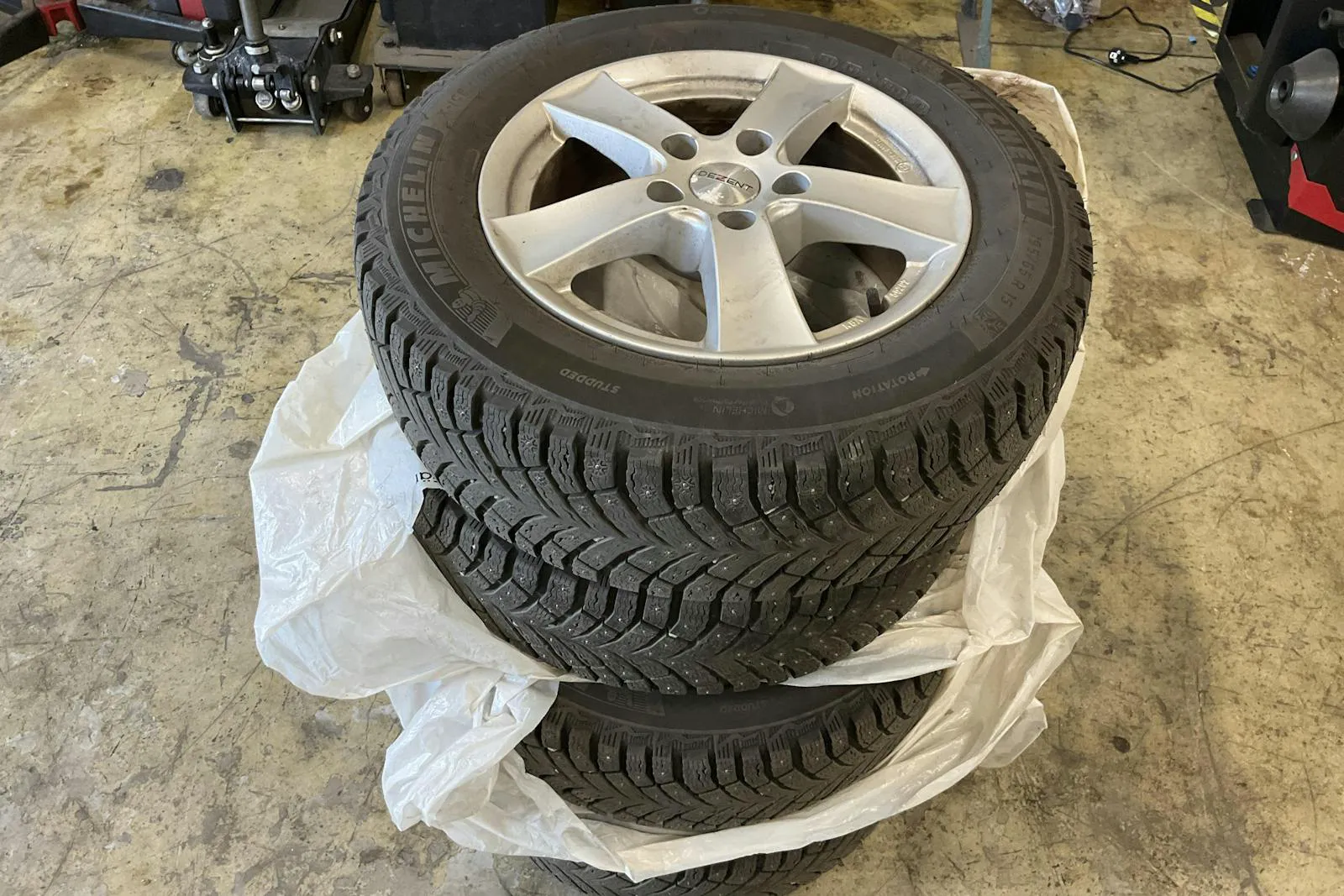 Vehicle image 14