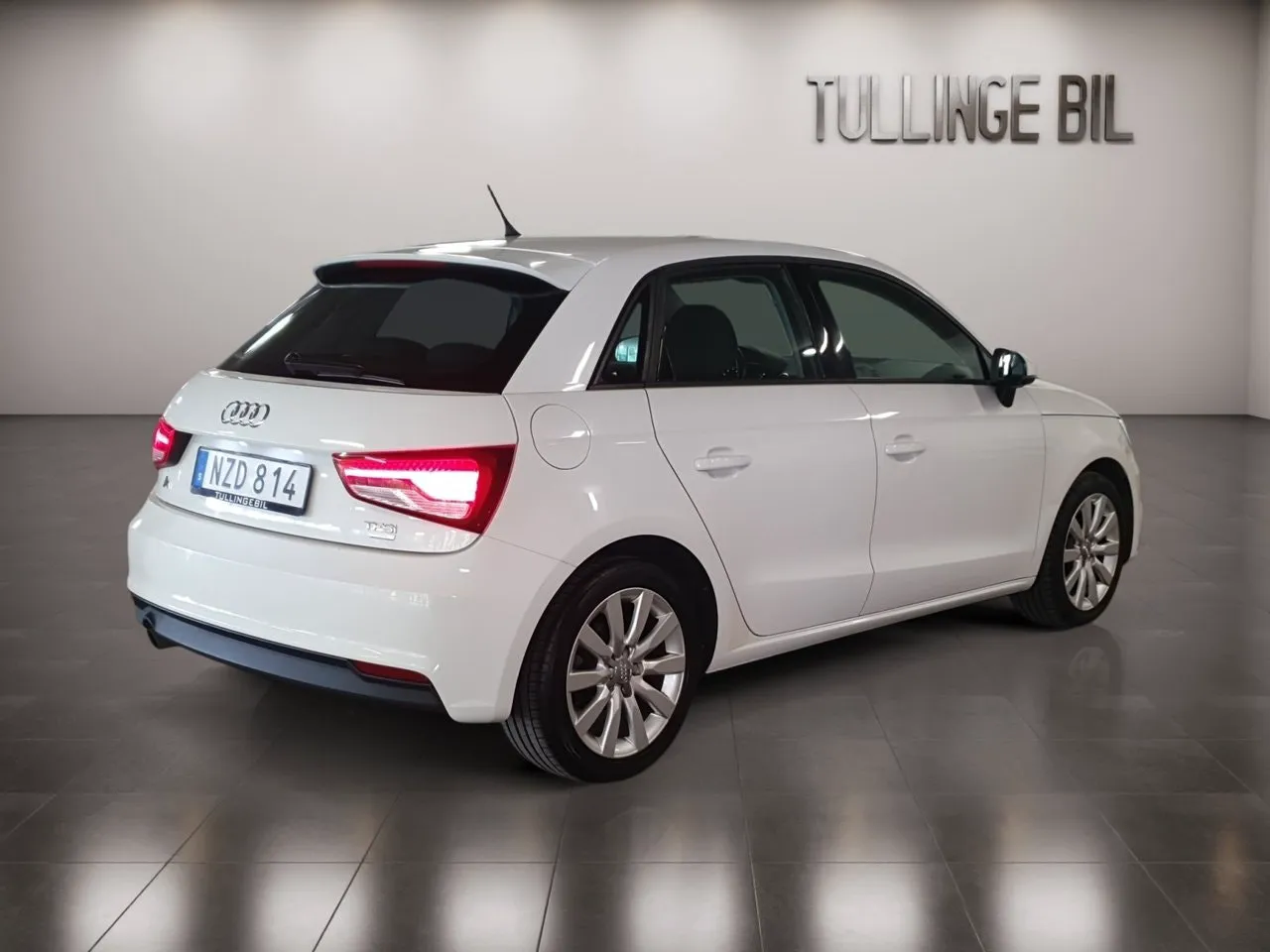 Vehicle image 4