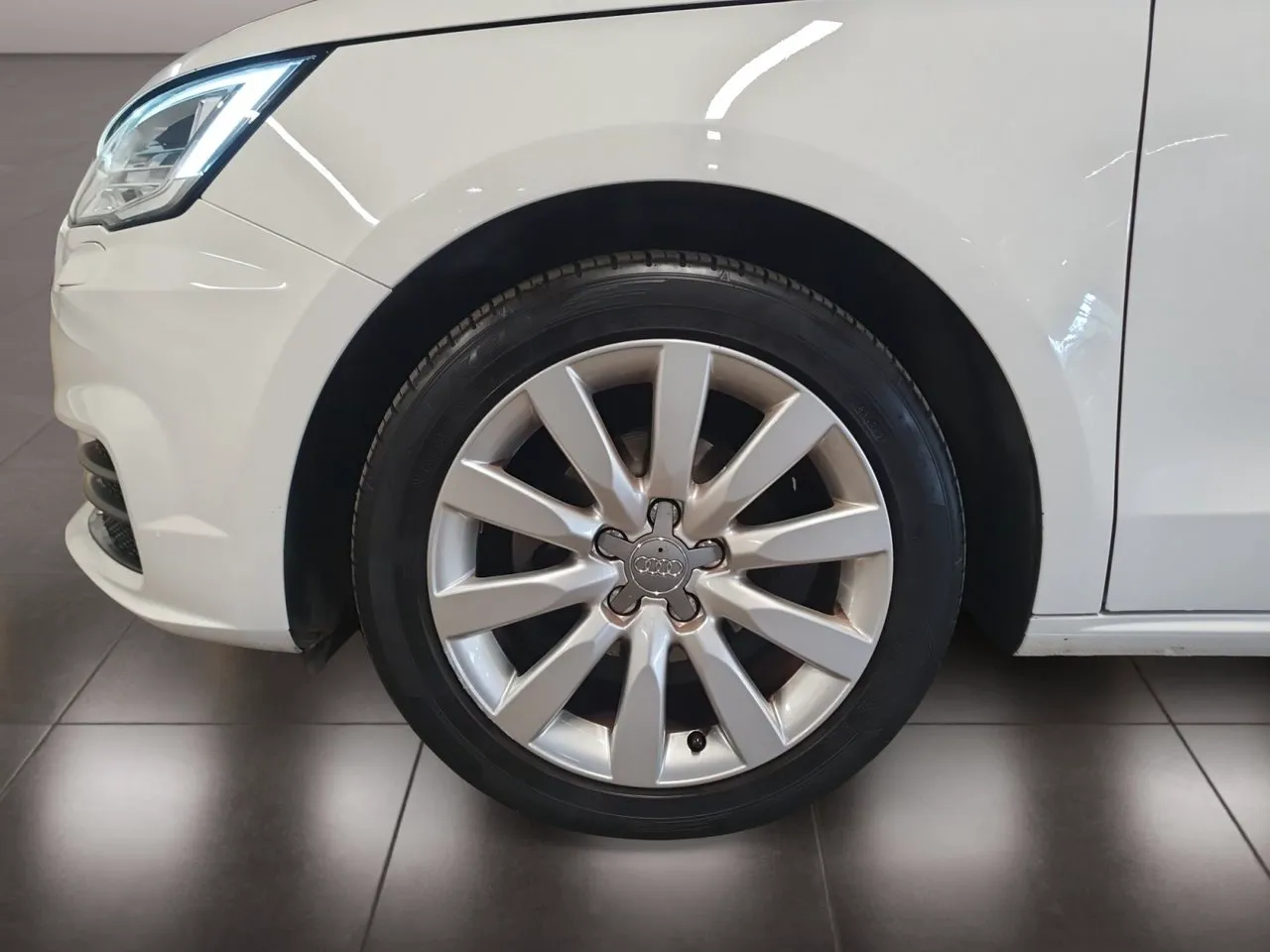 Vehicle image 8