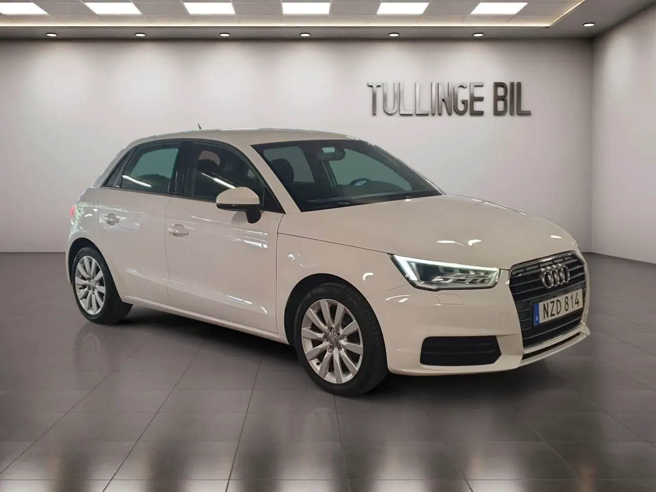 Vehicle image 6