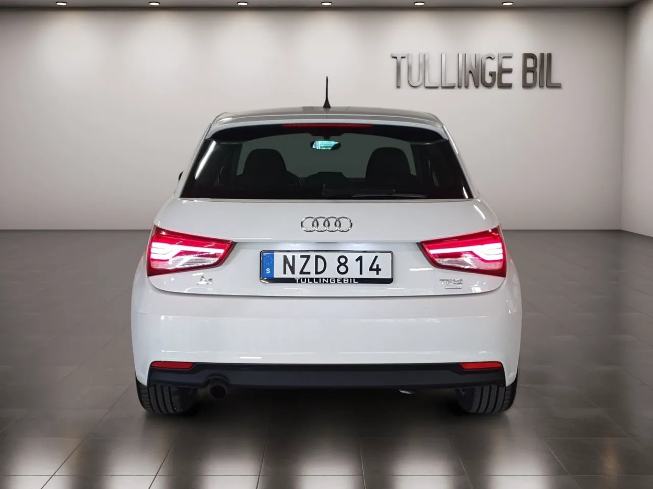 Vehicle image 3