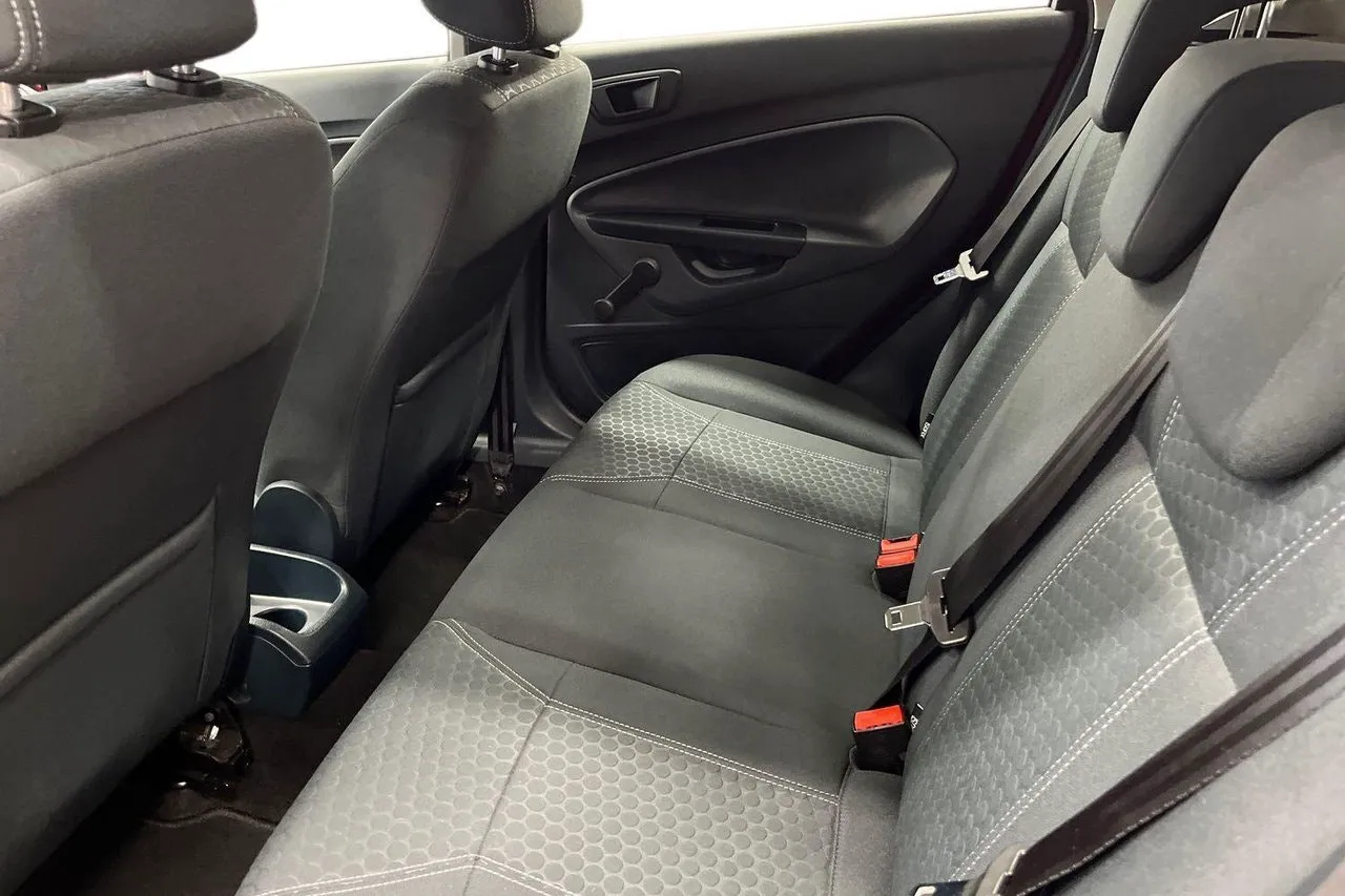 Vehicle image 18
