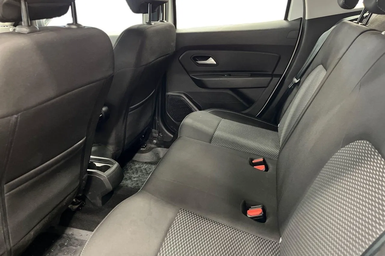 Vehicle image 18