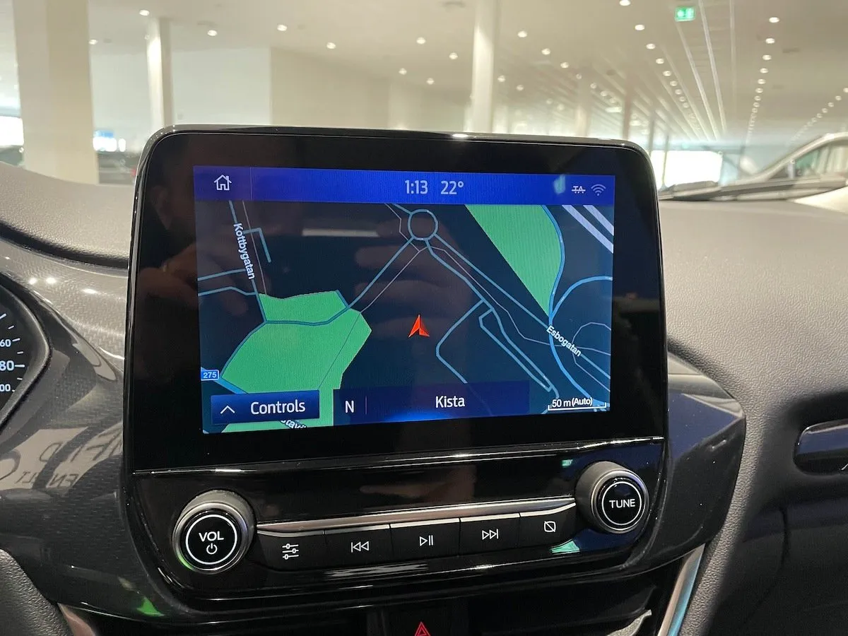 Vehicle image 13